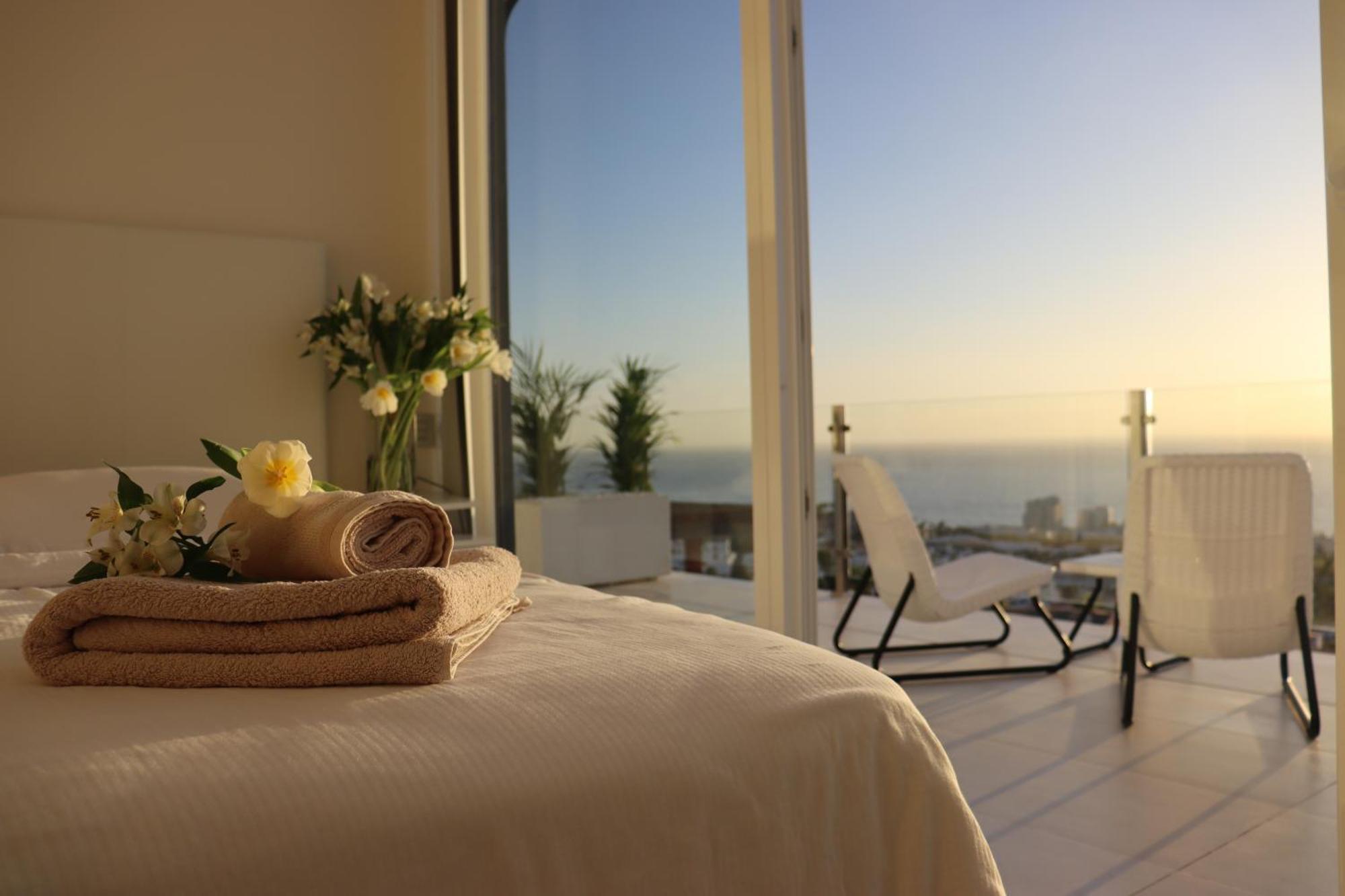Azure Sky Villa - Panoramic Ocean View, Luxury, San Eugenio 아데제 외부 사진