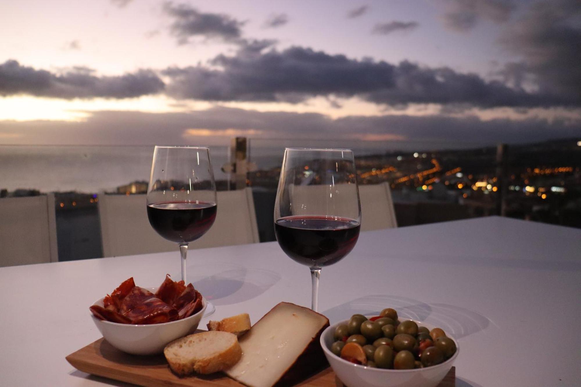 Azure Sky Villa - Panoramic Ocean View, Luxury, San Eugenio 아데제 외부 사진