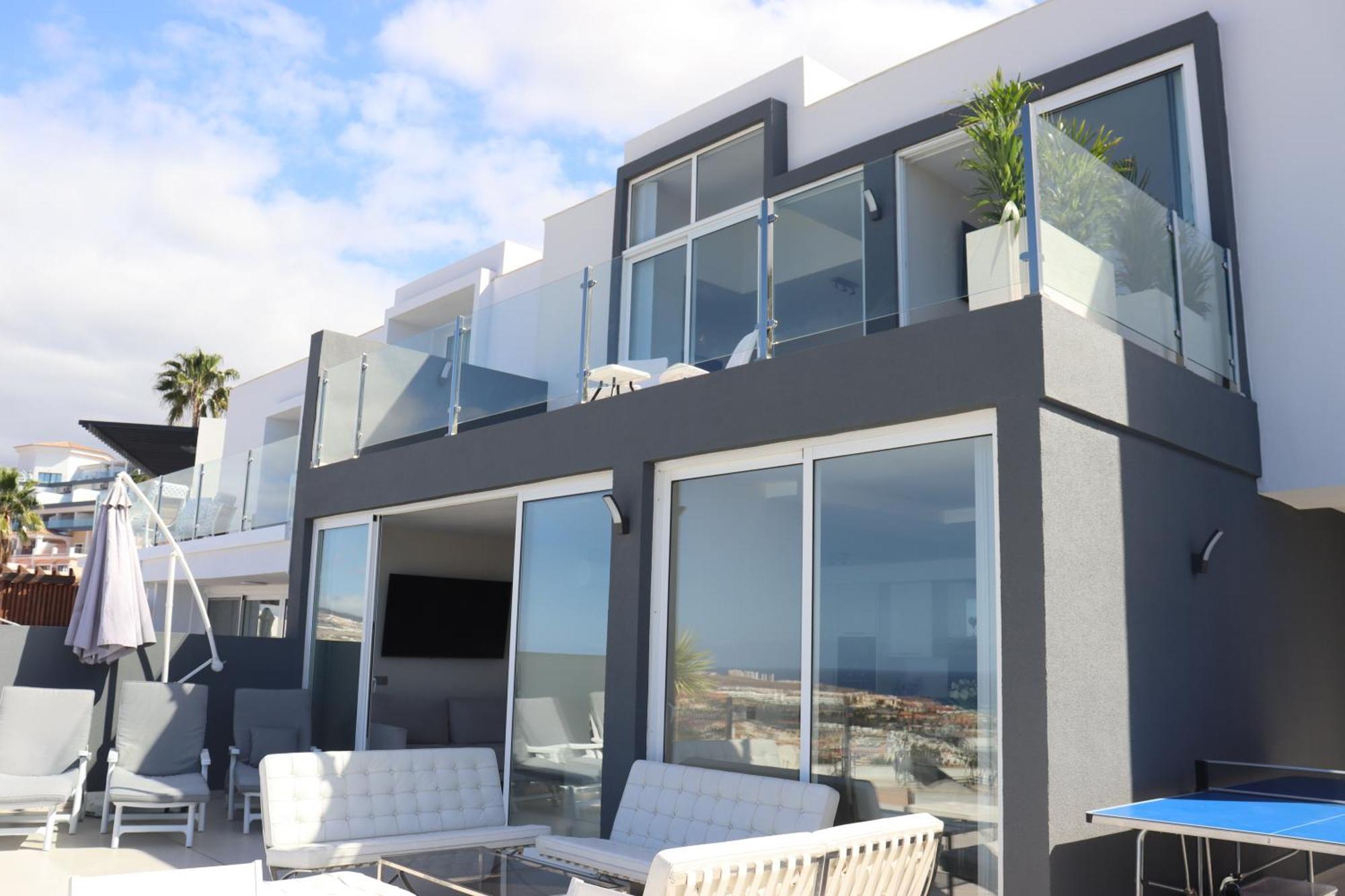 Azure Sky Villa - Panoramic Ocean View, Luxury, San Eugenio 아데제 외부 사진