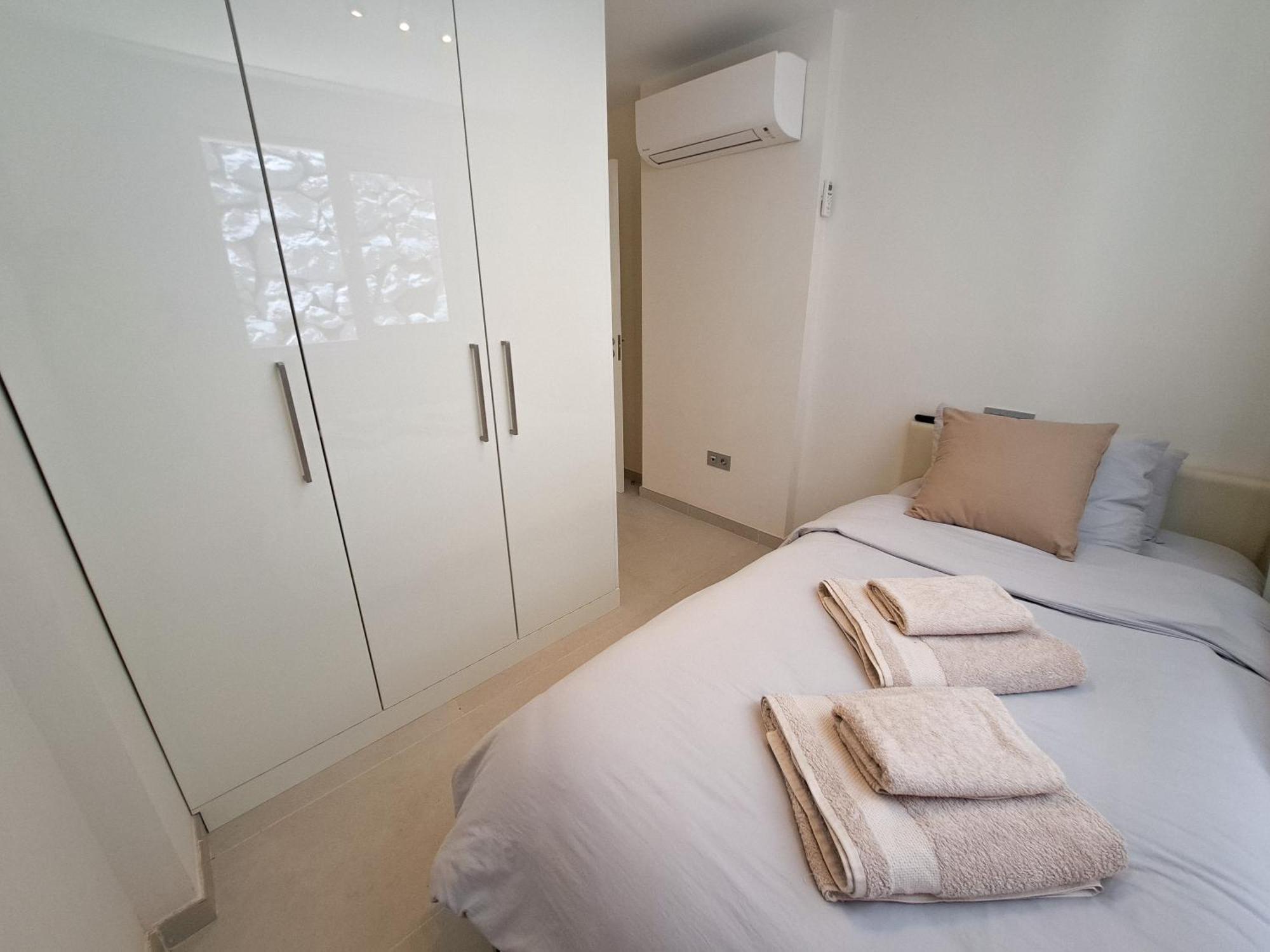 Azure Sky Villa - Panoramic Ocean View, Luxury, San Eugenio 아데제 외부 사진