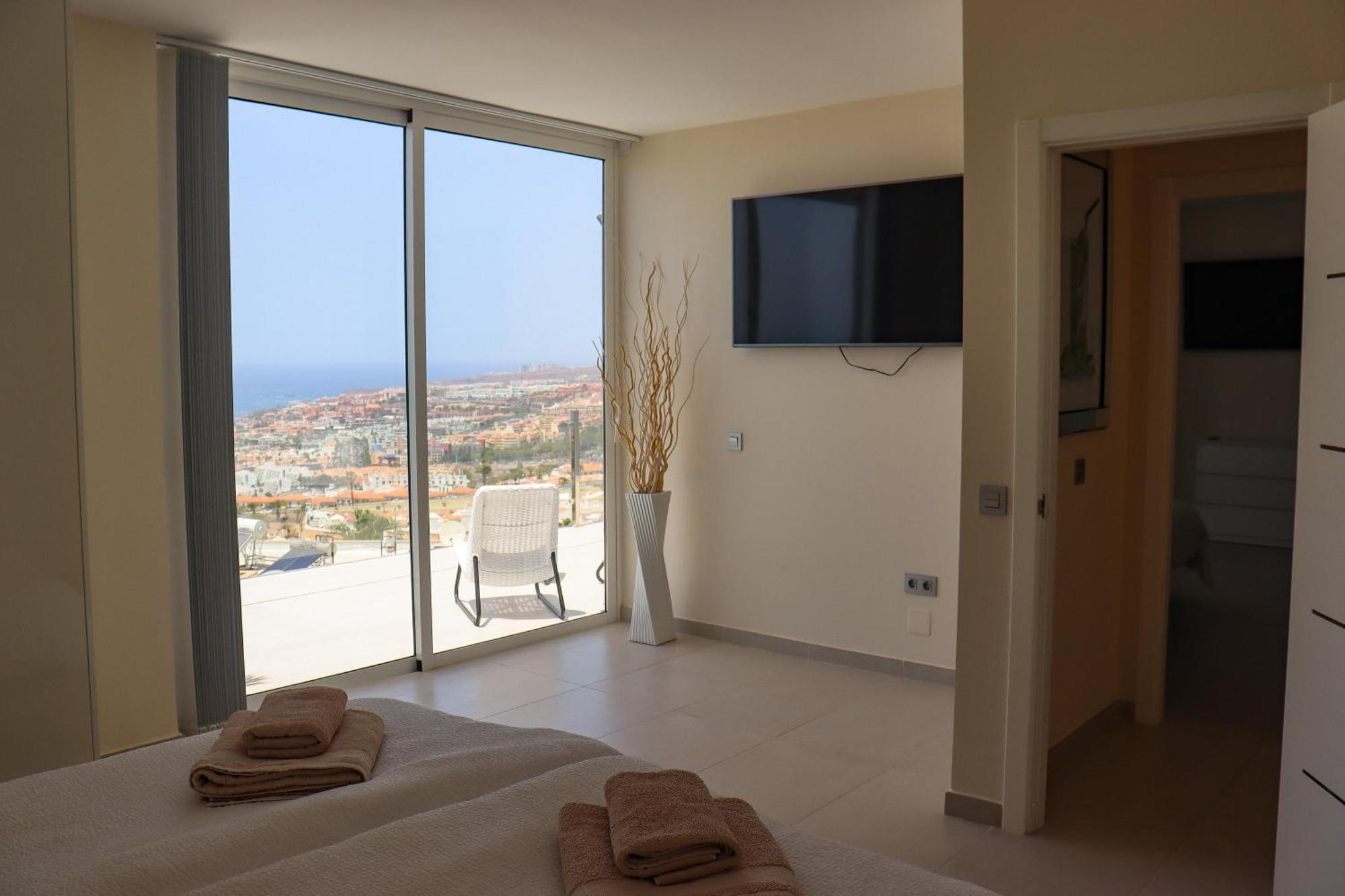 Azure Sky Villa - Panoramic Ocean View, Luxury, San Eugenio 아데제 외부 사진